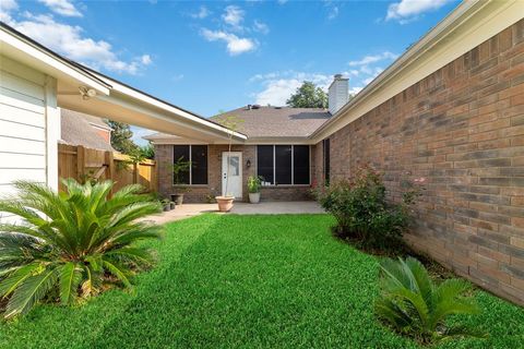 Single Family Residence in Houston TX 19011 Appletree Hill Lane 22.jpg