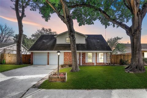 Single Family Residence in Houston TX 11779 Evelyn Circle.jpg