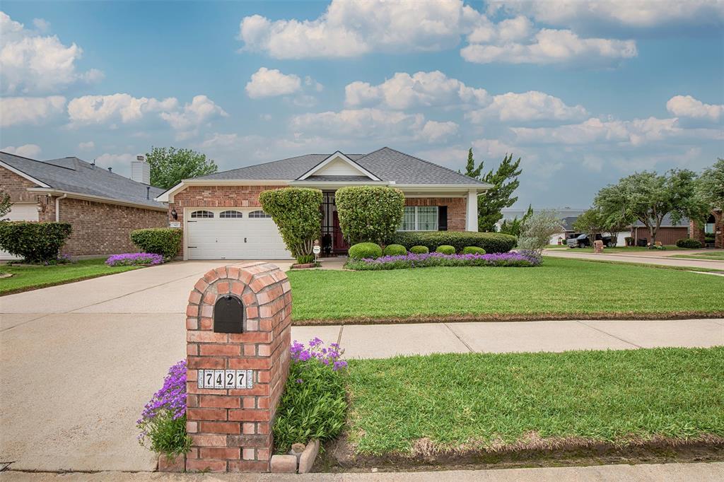 7427 Forestay Lane, Baytown, Texas image 32