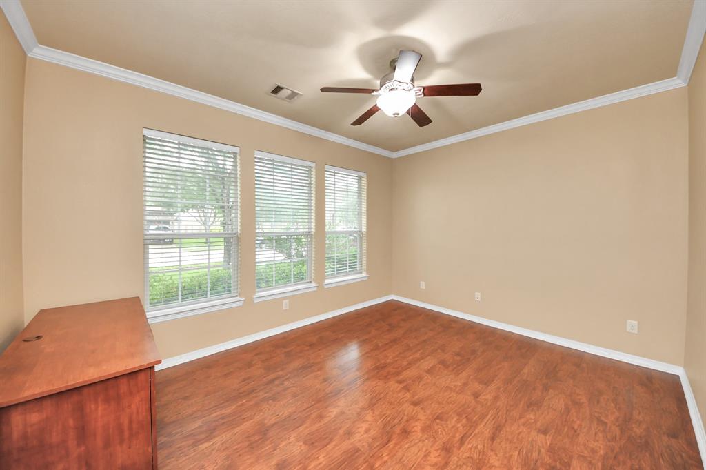 302 Shady Glen Lane, Conroe, Texas image 10