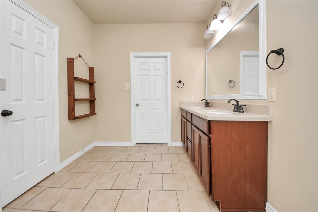 302 Shady Glen Lane, Conroe, Texas image 31
