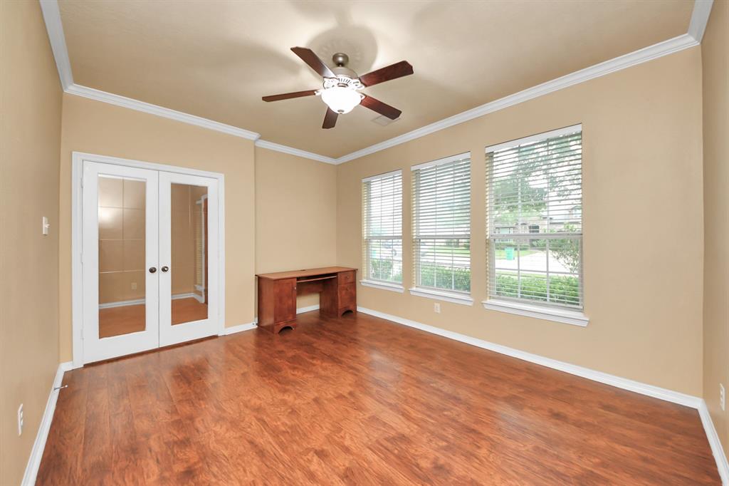 302 Shady Glen Lane, Conroe, Texas image 11