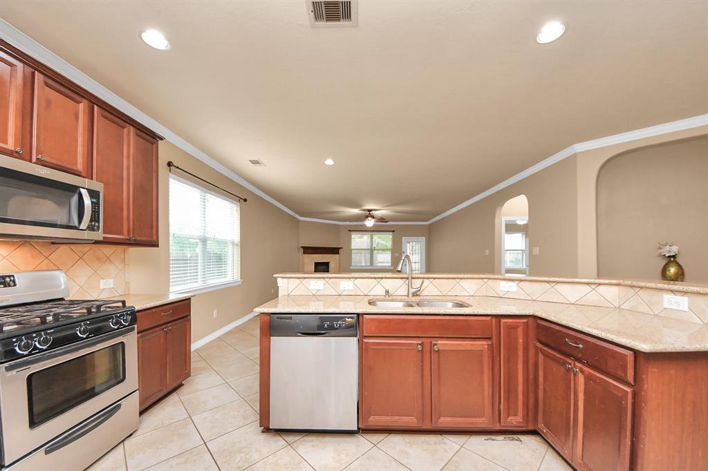 302 Shady Glen Lane, Conroe, Texas image 23