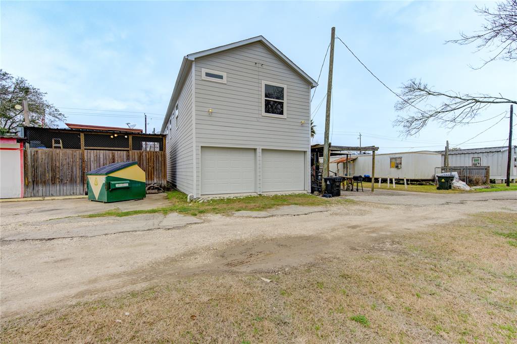313 Grand Avenue, Bacliff, Texas image 2