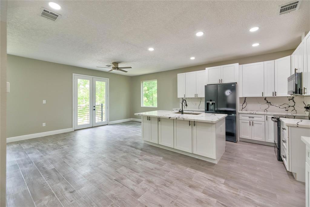 107 Cloverdale, Livingston, Texas image 6