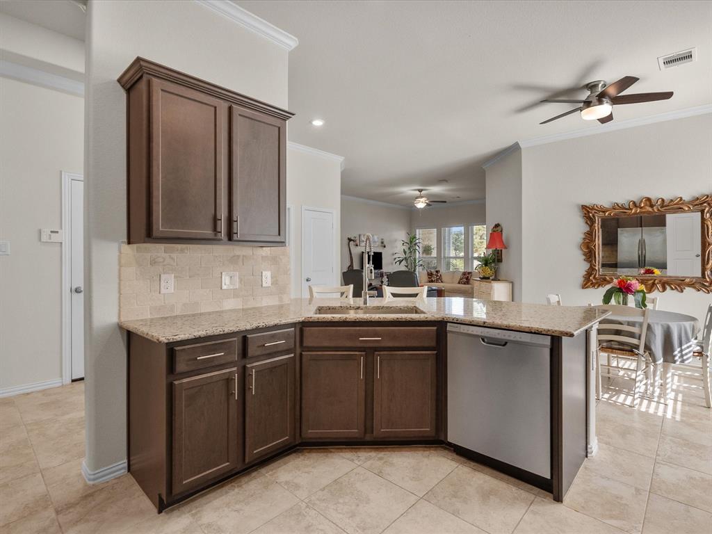 2916 Millstream Court, Dickinson, Texas image 8