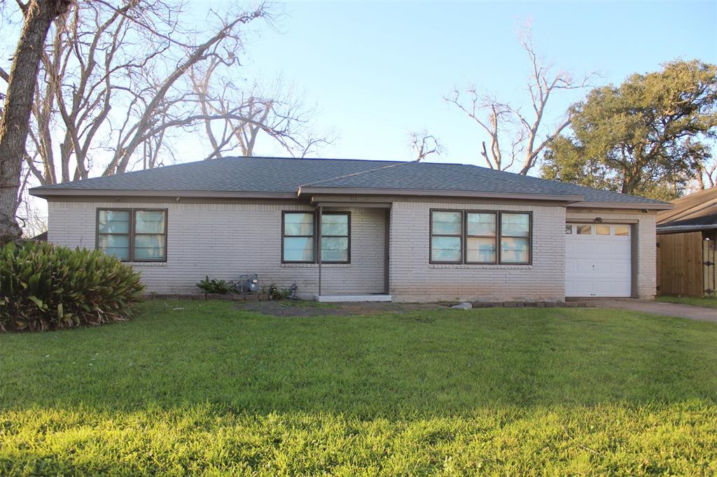 111 Meadowbrook St, Lake Jackson, Texas image 2