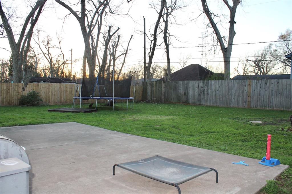 111 Meadowbrook St, Lake Jackson, Texas image 27