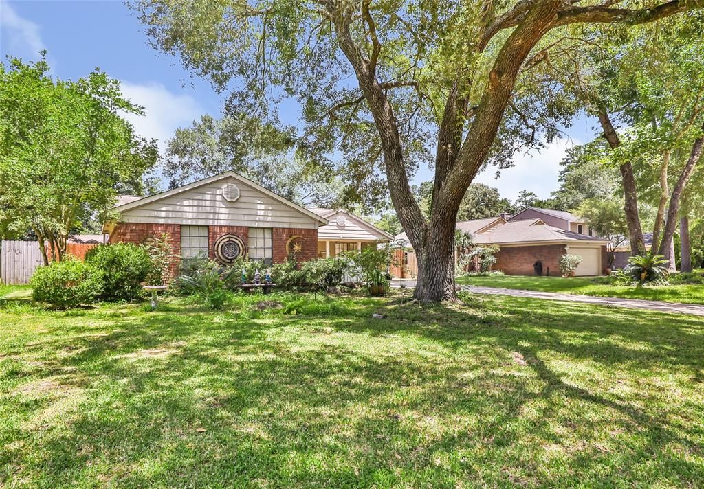 Photo of 5314 Creek Shadows Drive, Houston, TX 77339 (MLS # 32710500)