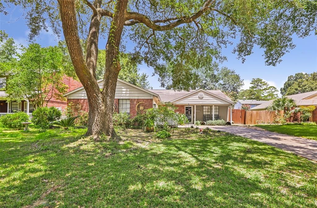 Photo of 5314 Creek Shadows Drive, Houston, TX 77339 (MLS # 32710500)