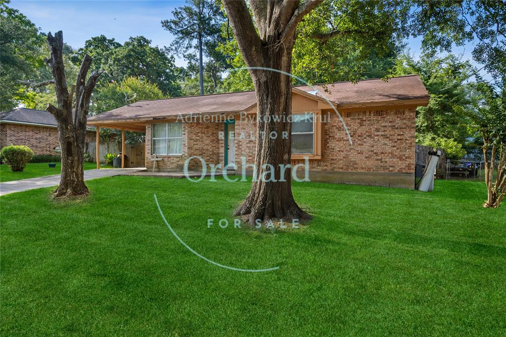 112 N Forest Drive