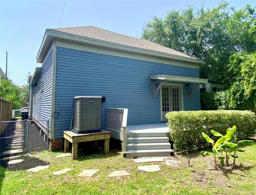 2012 Avenue N 1/2, Galveston, Texas image 37