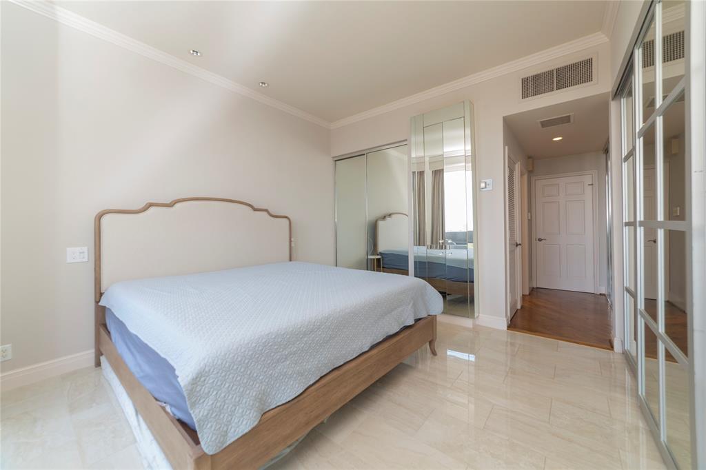 1111 Hermann Drive #8E-2, Houston, Texas image 17