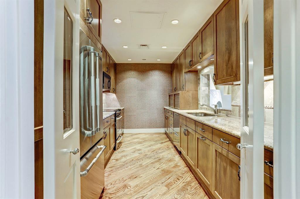 1111 Hermann Drive #8E-2, Houston, Texas image 9