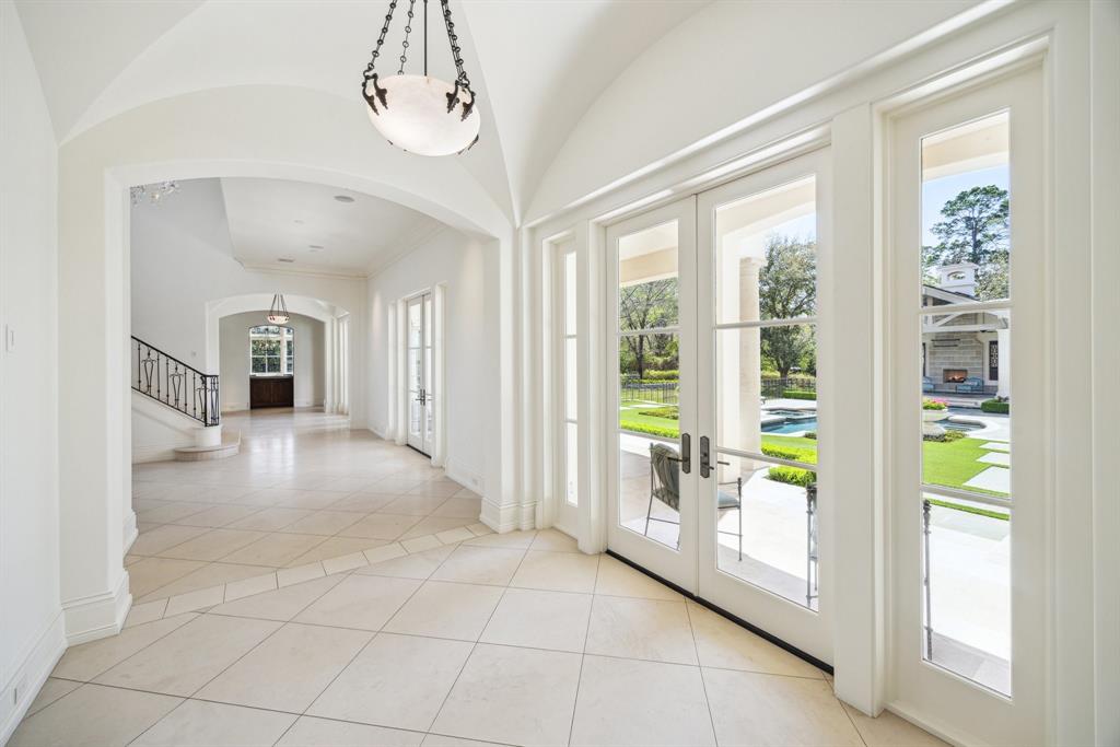 325 W Friar Tuck Lane, Houston, Texas image 11