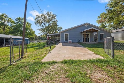 Single Family Residence in Point Blank TX 232 Governor Hogg Drive 23.jpg