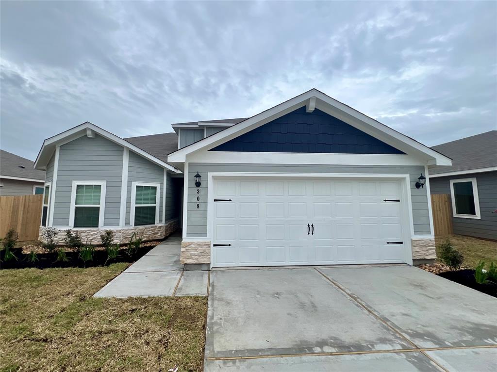 308 Grayson Baw Lane, Waller, Texas image 1