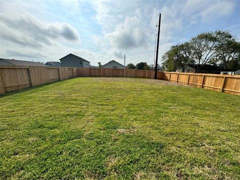 A home in Angleton