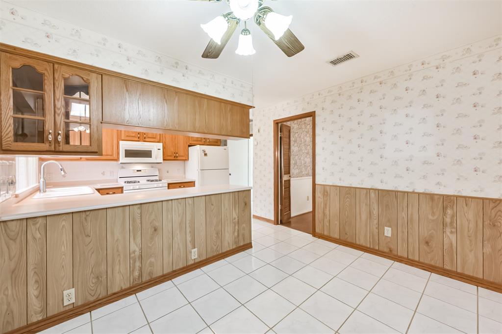 17707 Smooth Rock Falls Drive, Spring, Texas image 15
