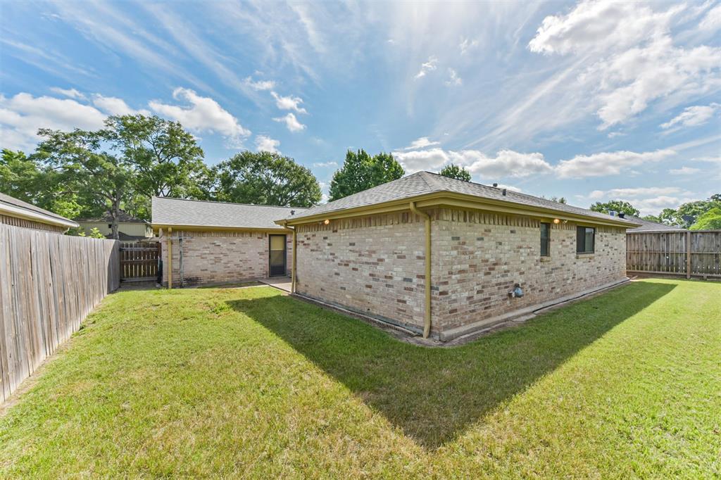 17707 Smooth Rock Falls Drive, Spring, Texas image 32