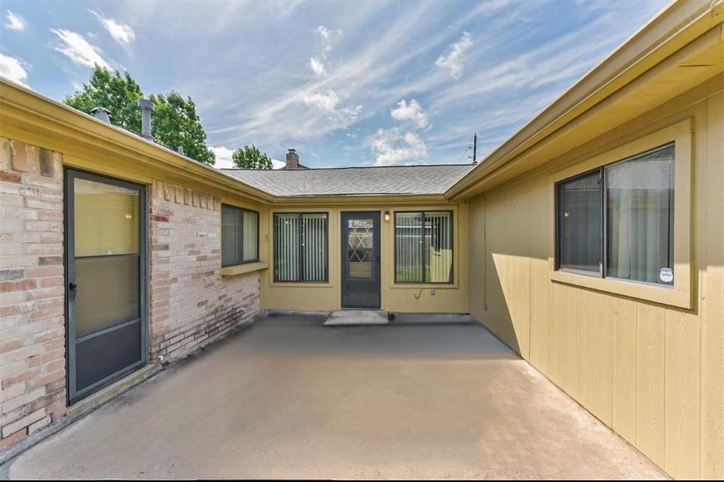 17707 Smooth Rock Falls Drive, Spring, Texas image 31