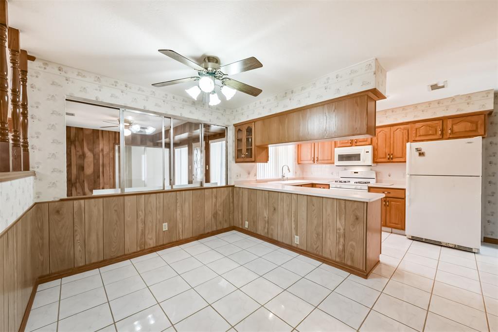 17707 Smooth Rock Falls Drive, Spring, Texas image 14