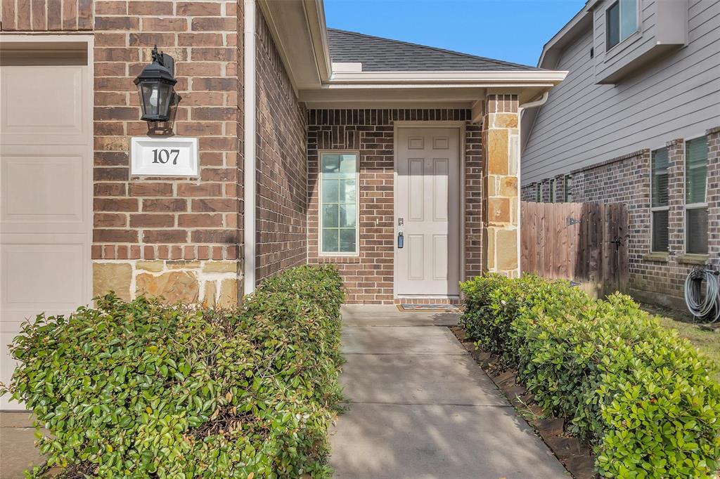 107 Wedgewood Trace Lane, La Porte, Texas image 4