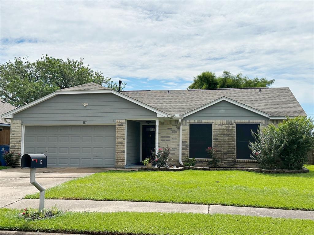 117 Lasso Street, Angleton, Texas image 1