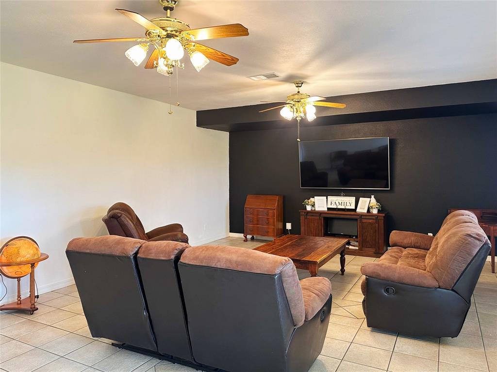 117 Lasso Street, Angleton, Texas image 13