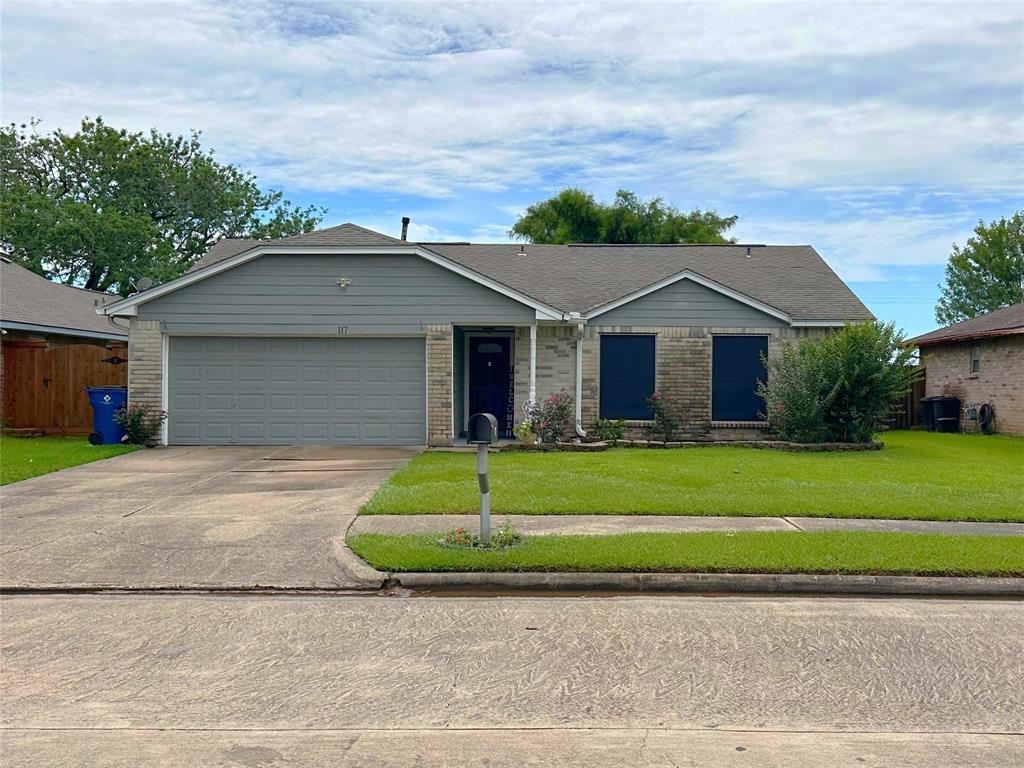 117 Lasso Street, Angleton, Texas image 2