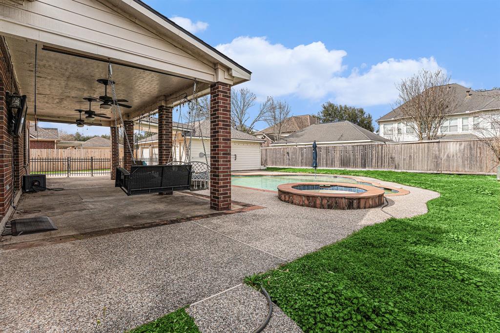 2862 Everett Drive, Friendswood, Texas image 30