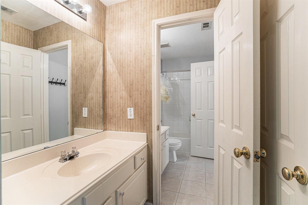 2862 Everett Drive, Friendswood, Texas image 28