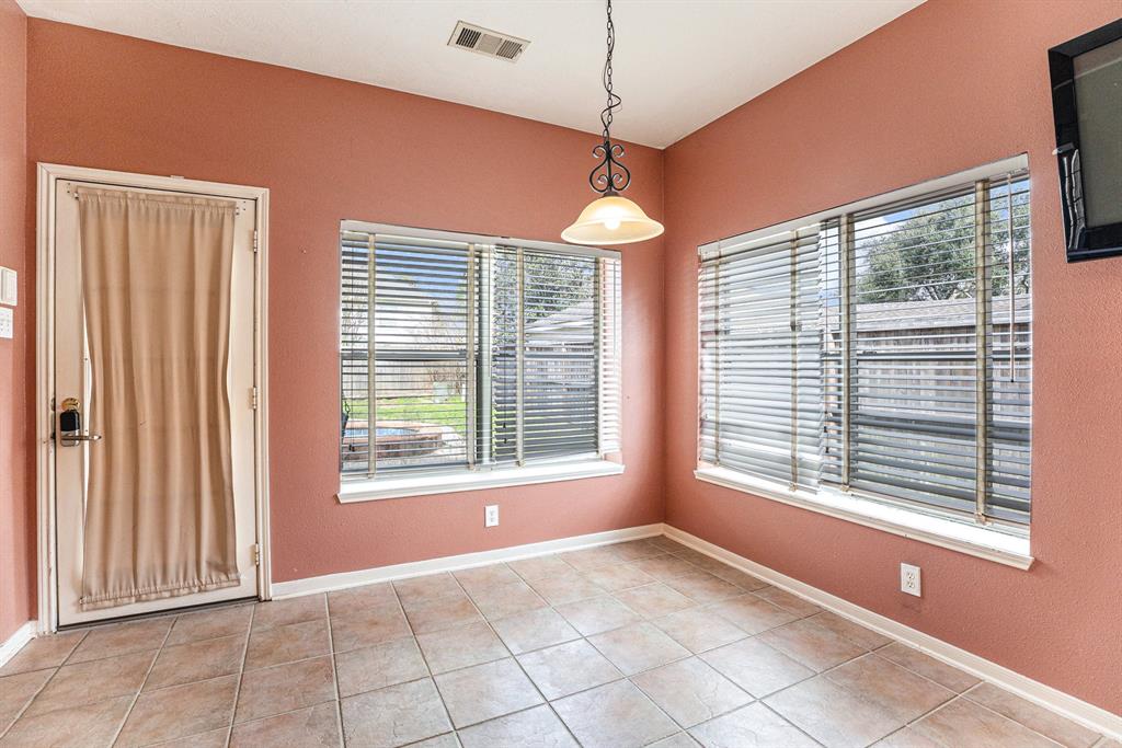 2862 Everett Drive, Friendswood, Texas image 12