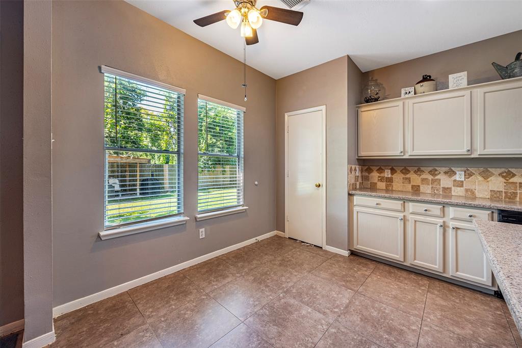 915 Highland Woods Drive, Highlands, Texas image 23