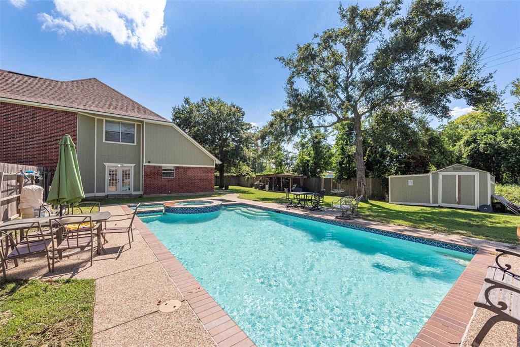 915 Highland Woods Drive, Highlands, Texas image 6