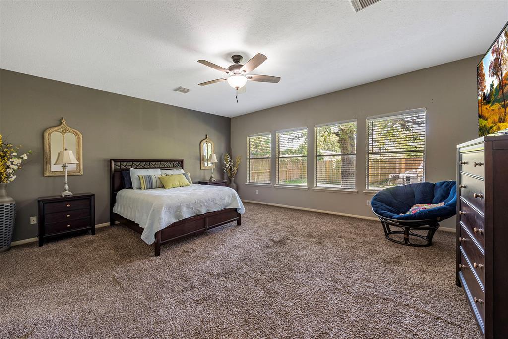 915 Highland Woods Drive, Highlands, Texas image 25