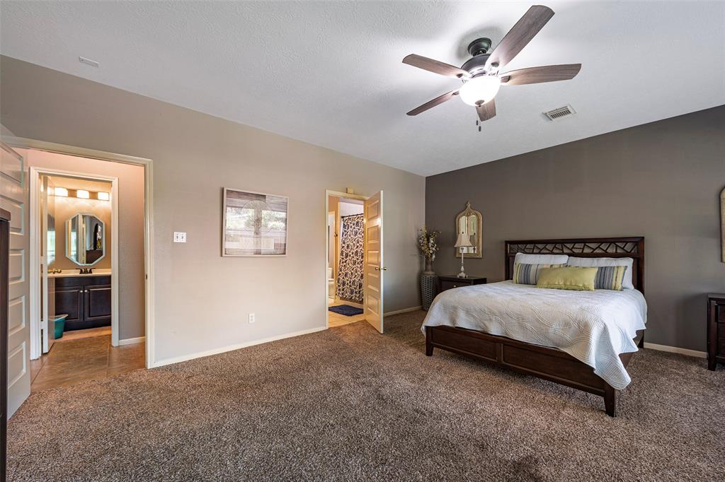 915 Highland Woods Drive, Highlands, Texas image 26
