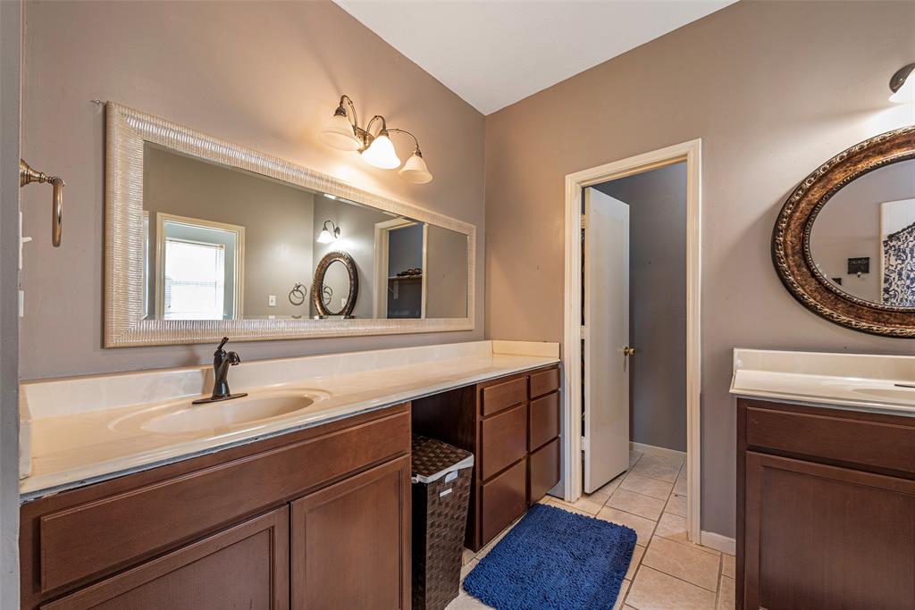 915 Highland Woods Drive, Highlands, Texas image 27