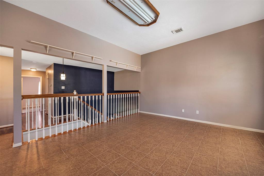 915 Highland Woods Drive, Highlands, Texas image 32
