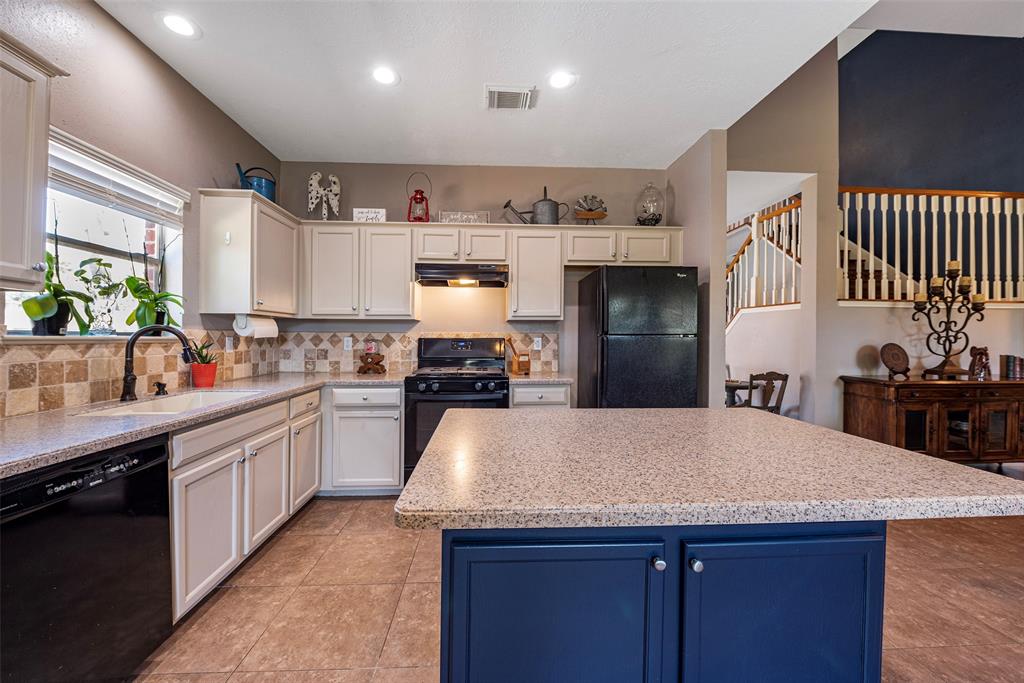 915 Highland Woods Drive, Highlands, Texas image 21