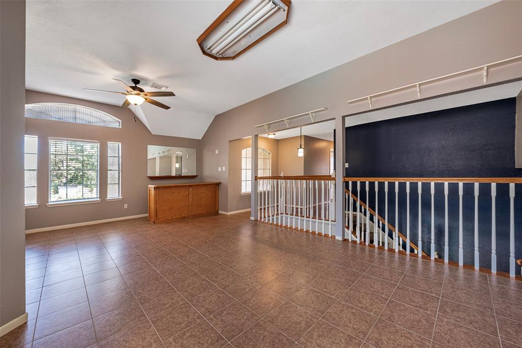 915 Highland Woods Drive, Highlands, Texas image 33