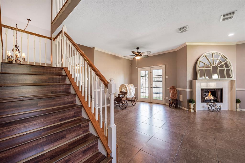 915 Highland Woods Drive, Highlands, Texas image 13