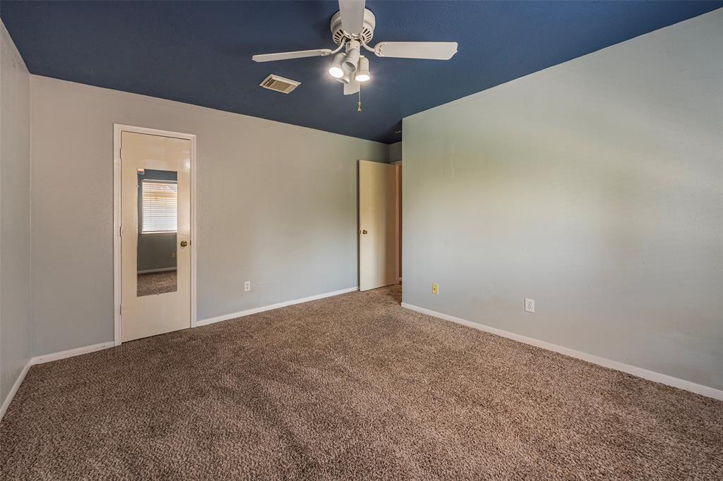 915 Highland Woods Drive, Highlands, Texas image 36