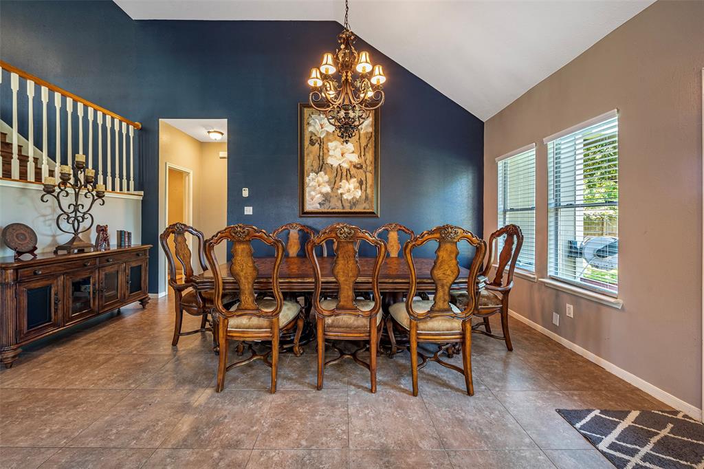 915 Highland Woods Drive, Highlands, Texas image 18