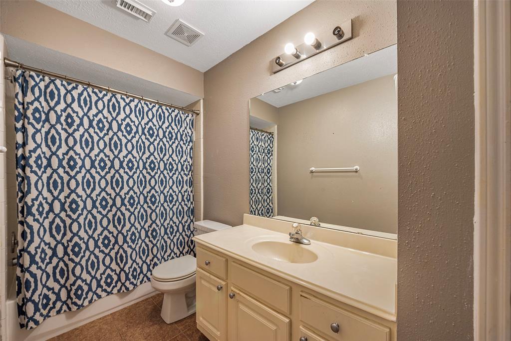 915 Highland Woods Drive, Highlands, Texas image 38