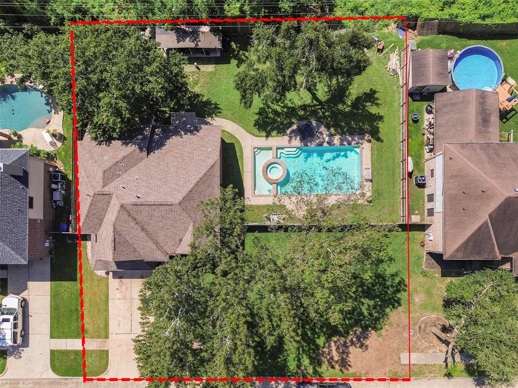 915 Highland Woods Drive, Highlands, Texas image 8