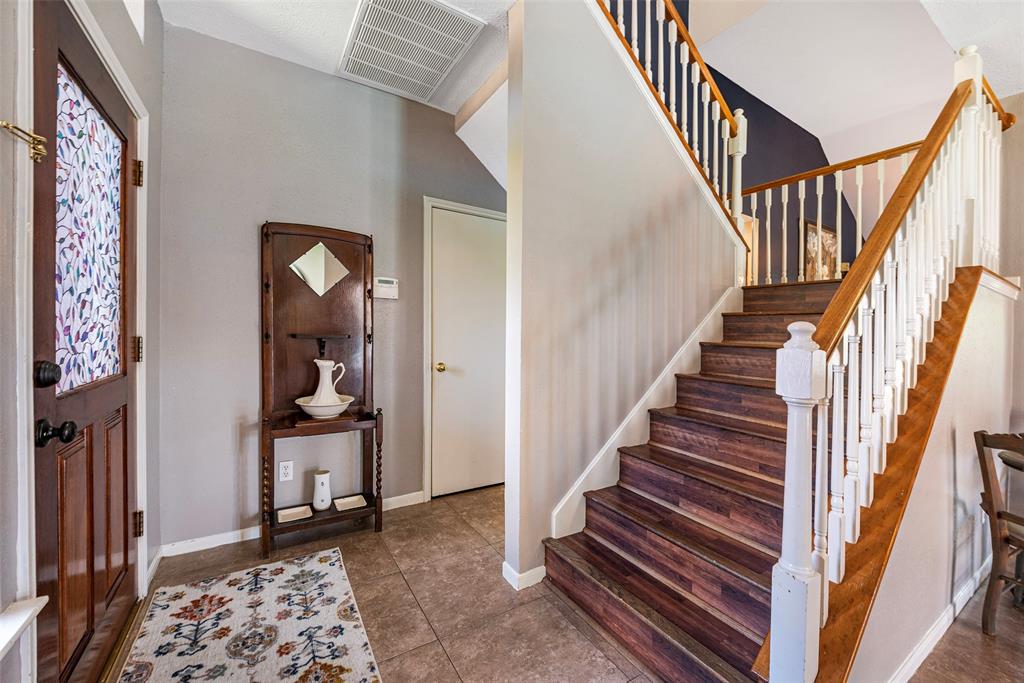 915 Highland Woods Drive, Highlands, Texas image 14