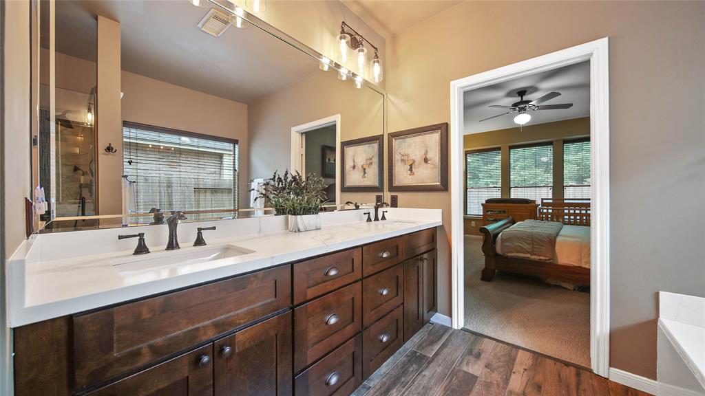 3018 Five Oaks Drive, Missouri City, Texas image 20