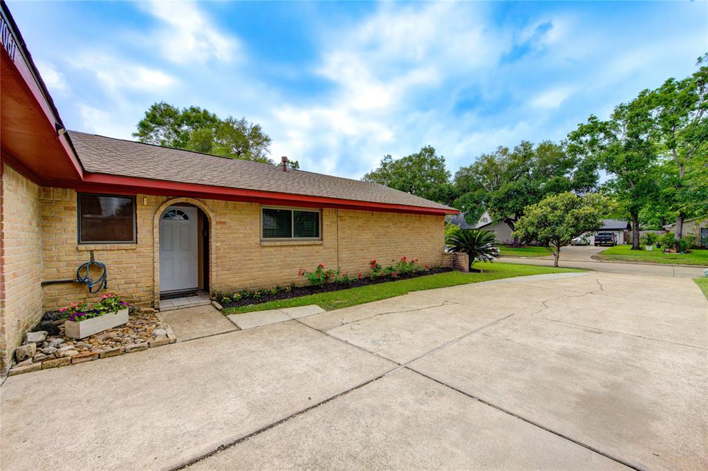 10611 Sapling Way, Houston, Texas image 4