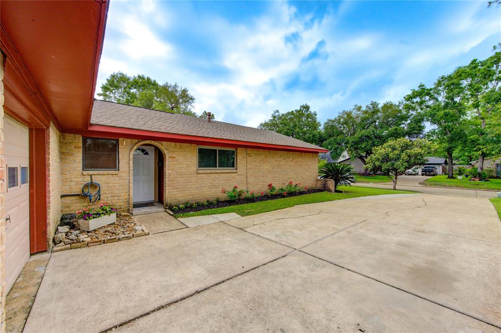 10611 Sapling Way, Houston, Texas image 5